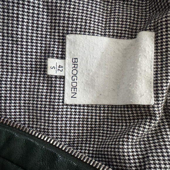 Brogden Women Green Leather Jacket - Picture 7 of 15